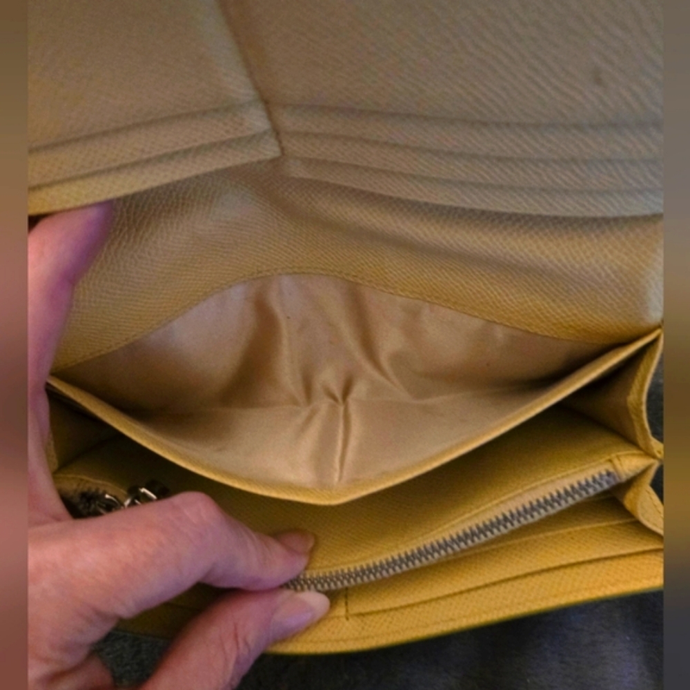 TODS Continental Flap Wallet. Pale Yellow Pebbled Leather Full Inclusion. EUC - Picture 14 of 16
